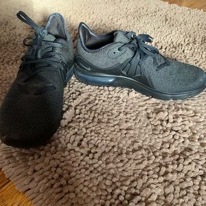 Women’s size 7 Nike Airmax